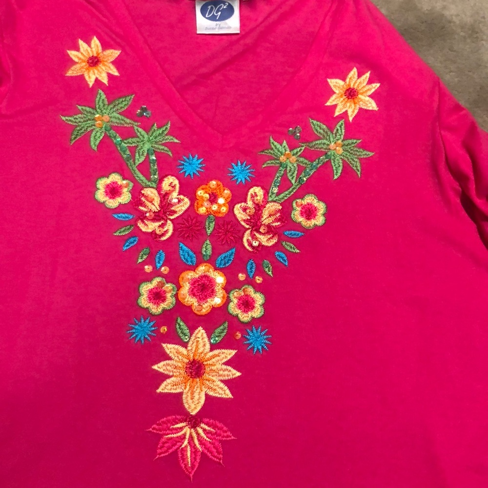 Beautiful embroidered V-neck top 1X hand washable - Picture 5 of 12